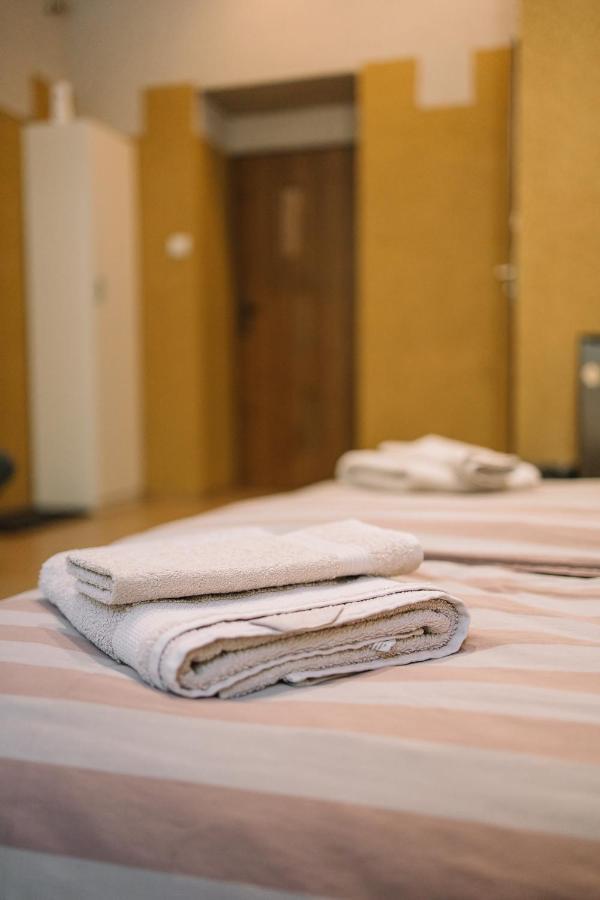 West13 Guest Rooms Krakow Ngoại thất bức ảnh